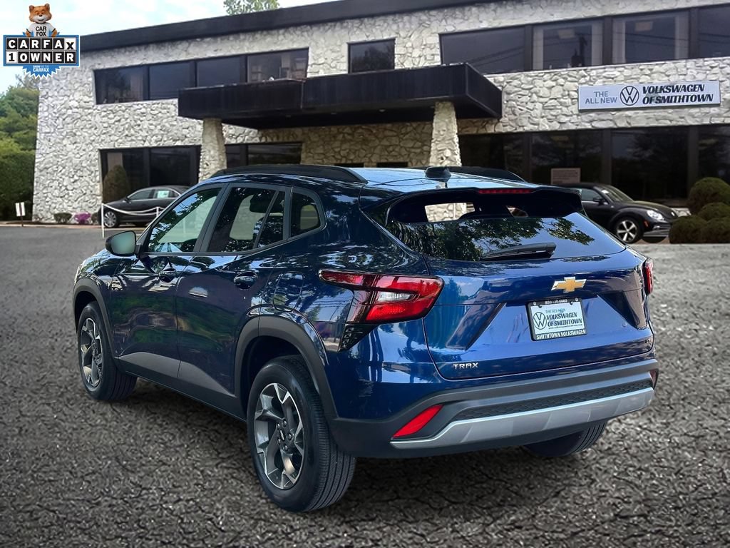 Used 2024 Chevrolet Trax LT w/ Sunroof Package FWD image 5