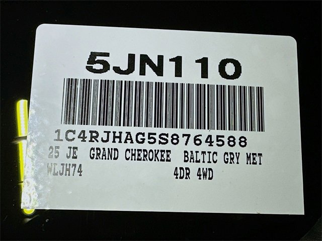 New 2025 Jeep Grand Cherokee 4WD image 24