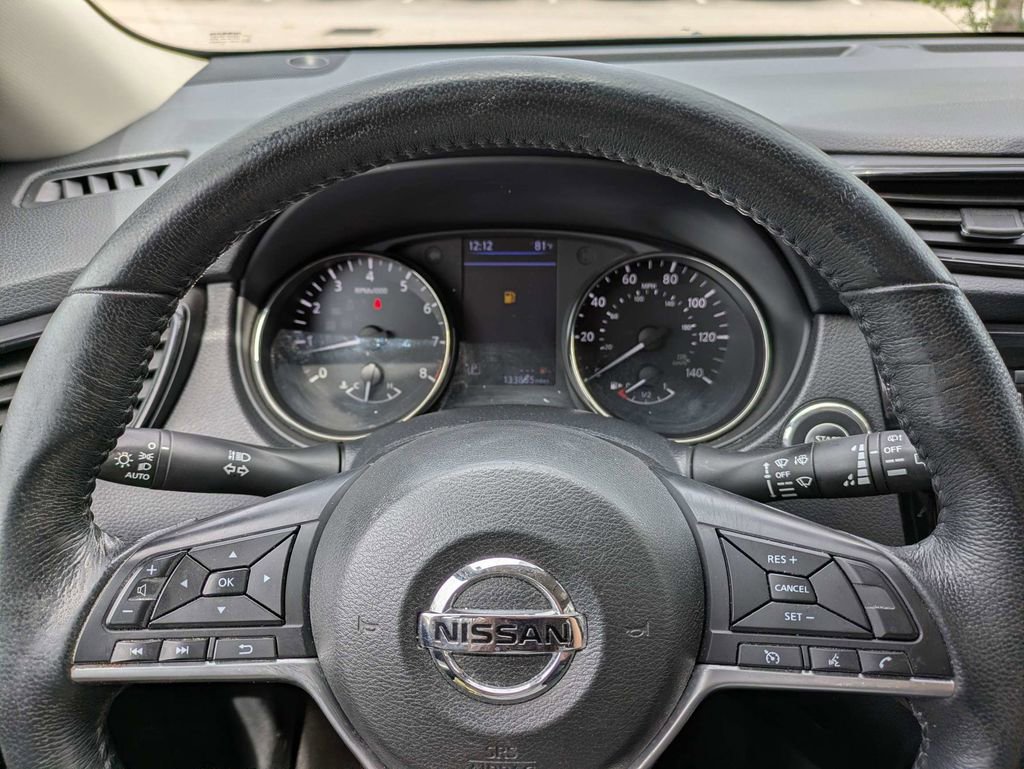 Used 2019 Nissan Rogue SV image 36