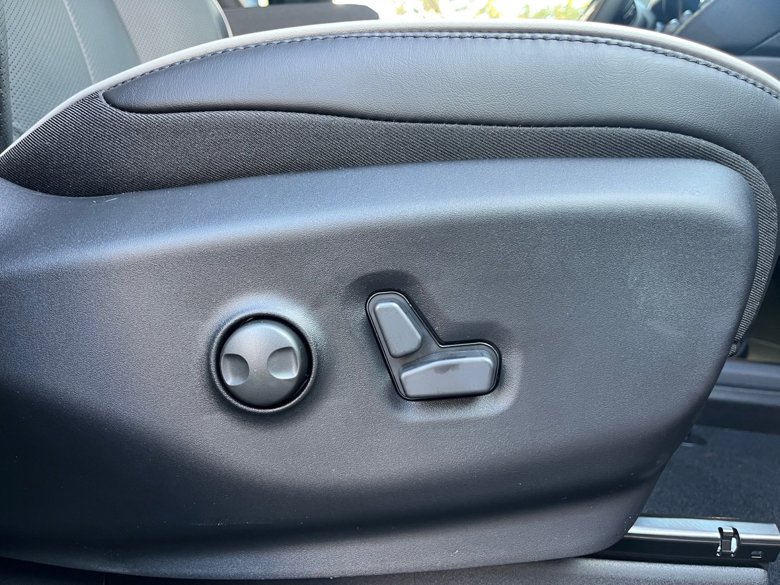 New 2026 Chrysler Pacifica Limited image 26