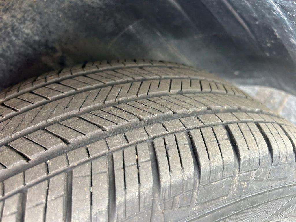 Certified 2025 Volkswagen Taos S image 28