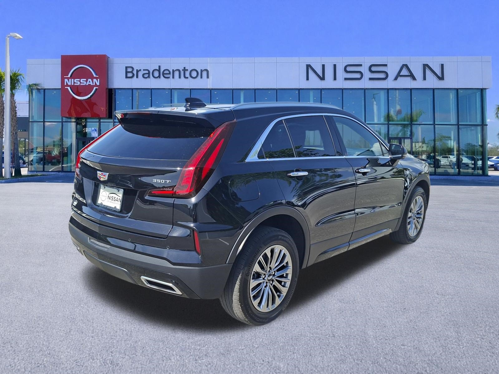 Used 2025 Cadillac XT4 Premium Luxury FWD image 5