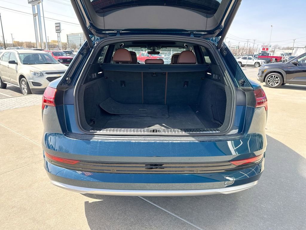 Used 2019 Audi e-tron Premium Plus image 24
