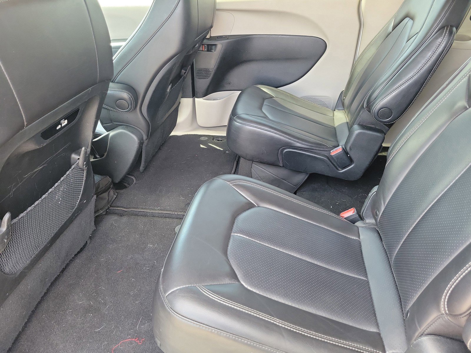 Used 2023 Chrysler Pacifica Touring-L FWD image 10