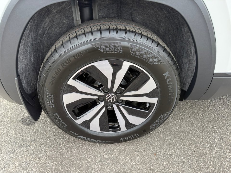 New 2026 Volkswagen Atlas Cross Sport SE image 23