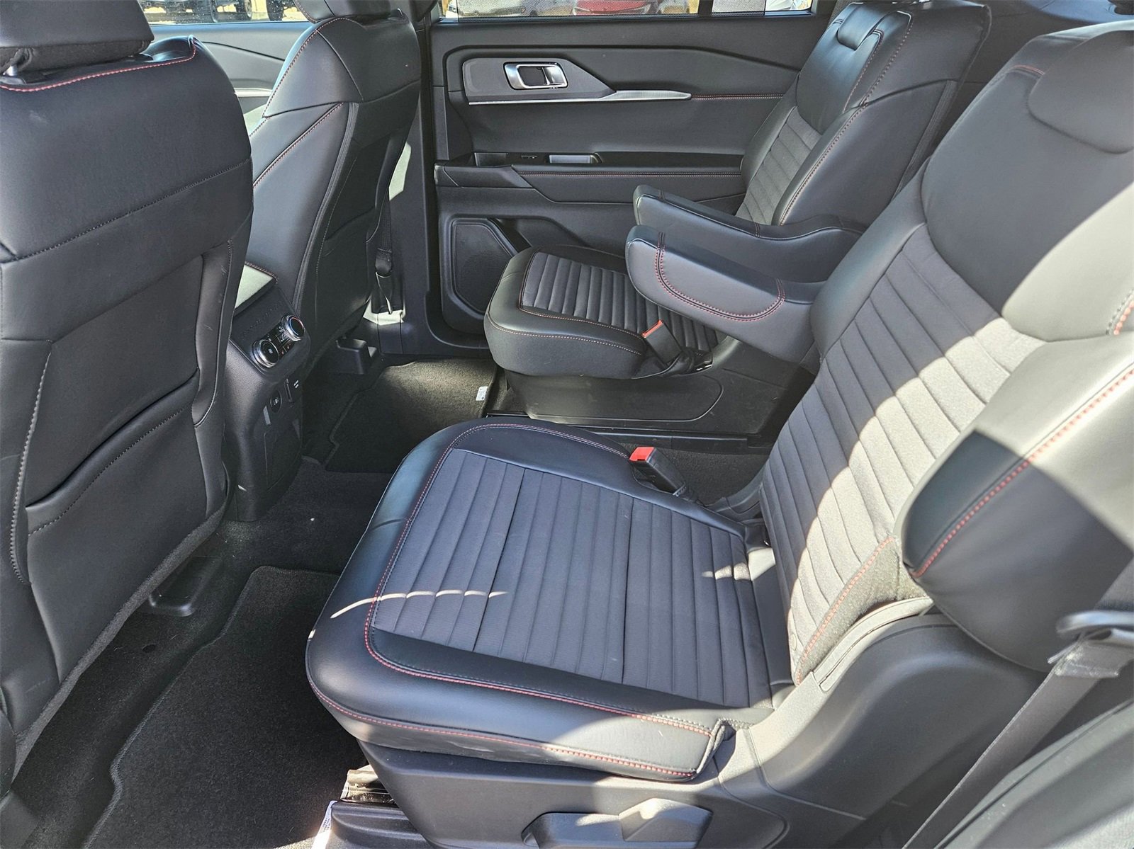 New 2025 Ford Explorer ST-Line w/ Premium Package image 23