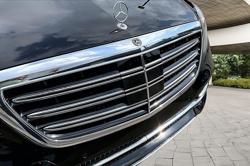 Used 2018 Mercedes-Benz S 560 4MATIC Sedan image 24
