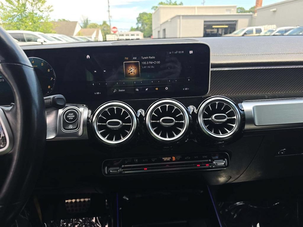 Used 2021 Mercedes-Benz GLB 250 4MATIC image 4