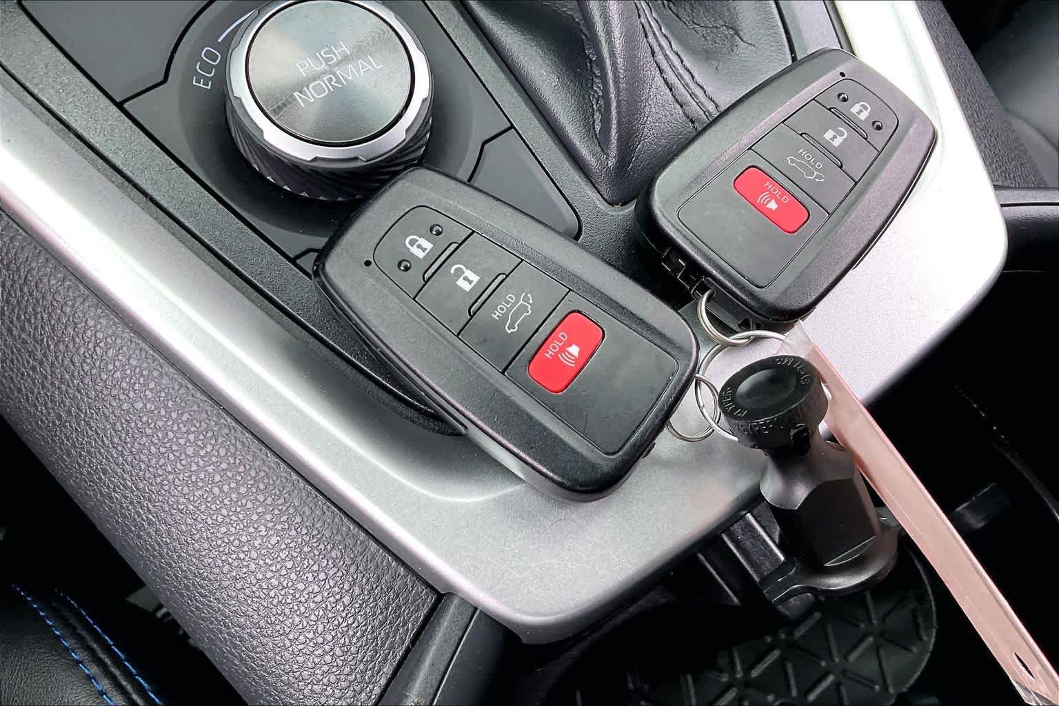 Used 2025 Toyota RAV4 XSE AWD/4WD image 15