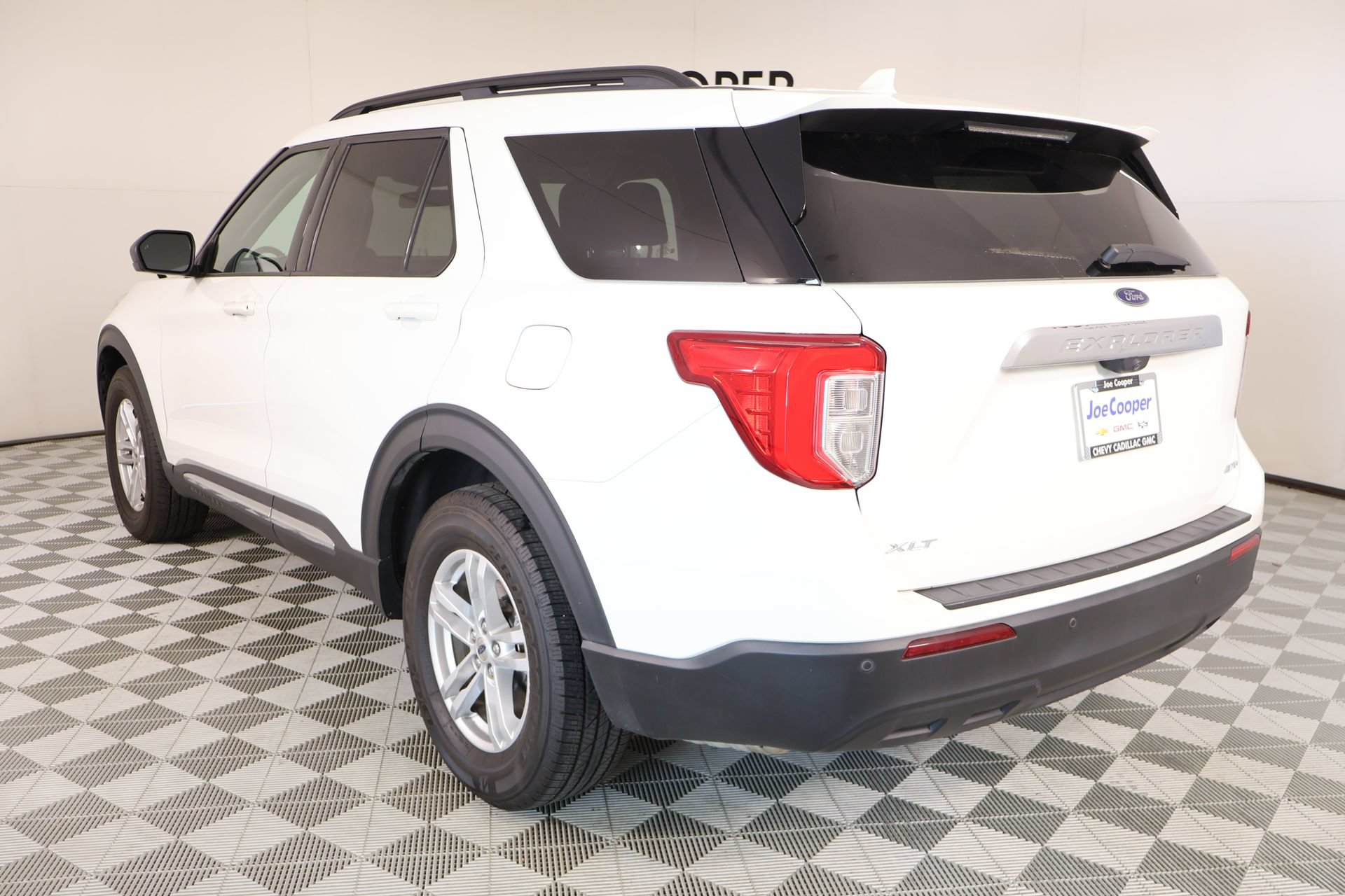 Used 2023 Ford Explorer XLT AWD/4WD image 23