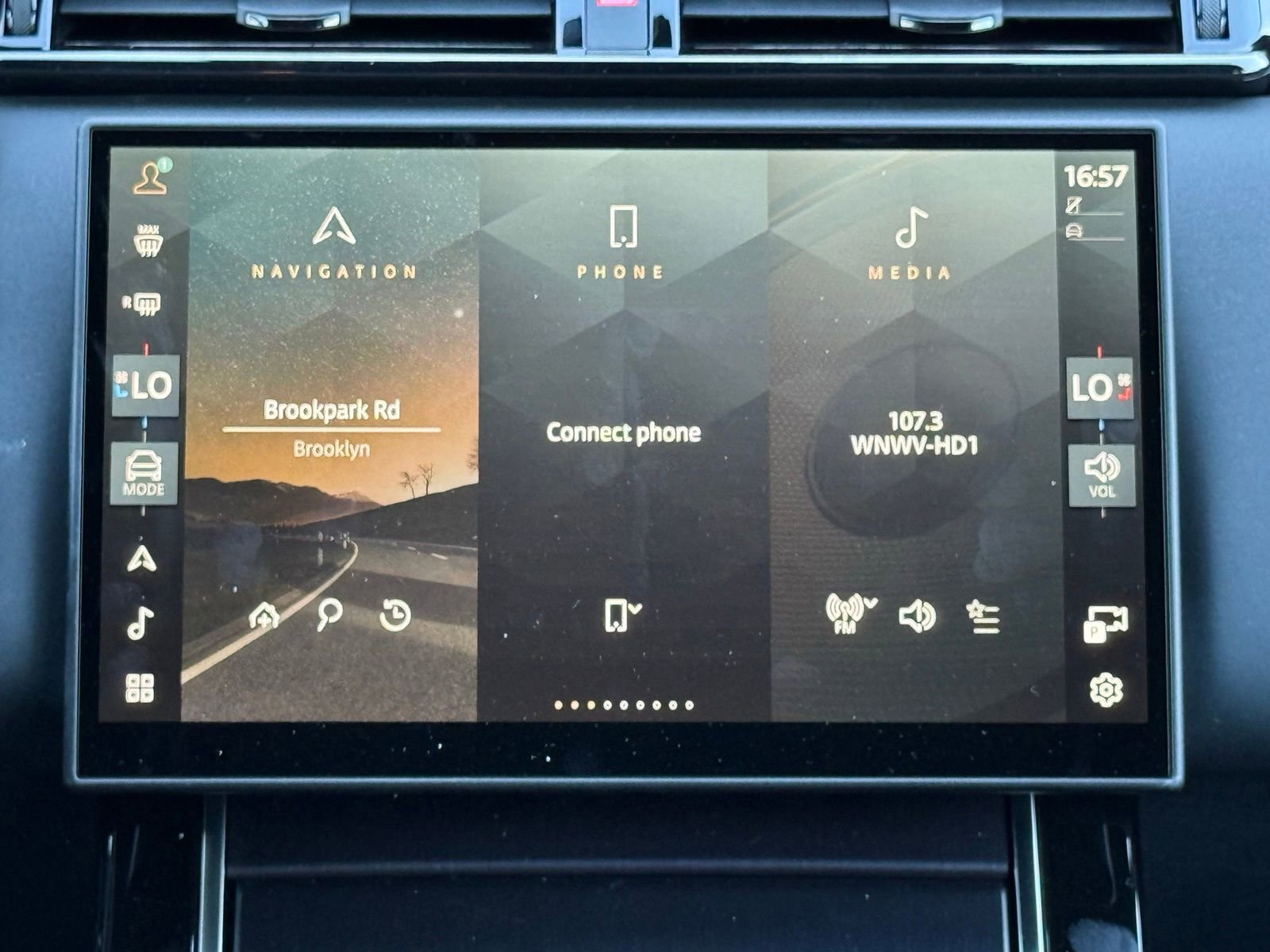 New 2026 Land Rover Range Rover Velar Dynamic SE image 19