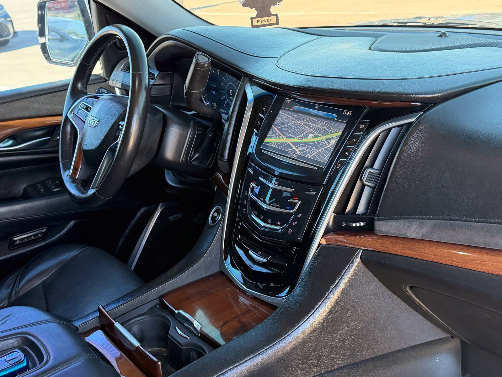 Used 2016 Cadillac Escalade Luxury AWD/4WD image 45