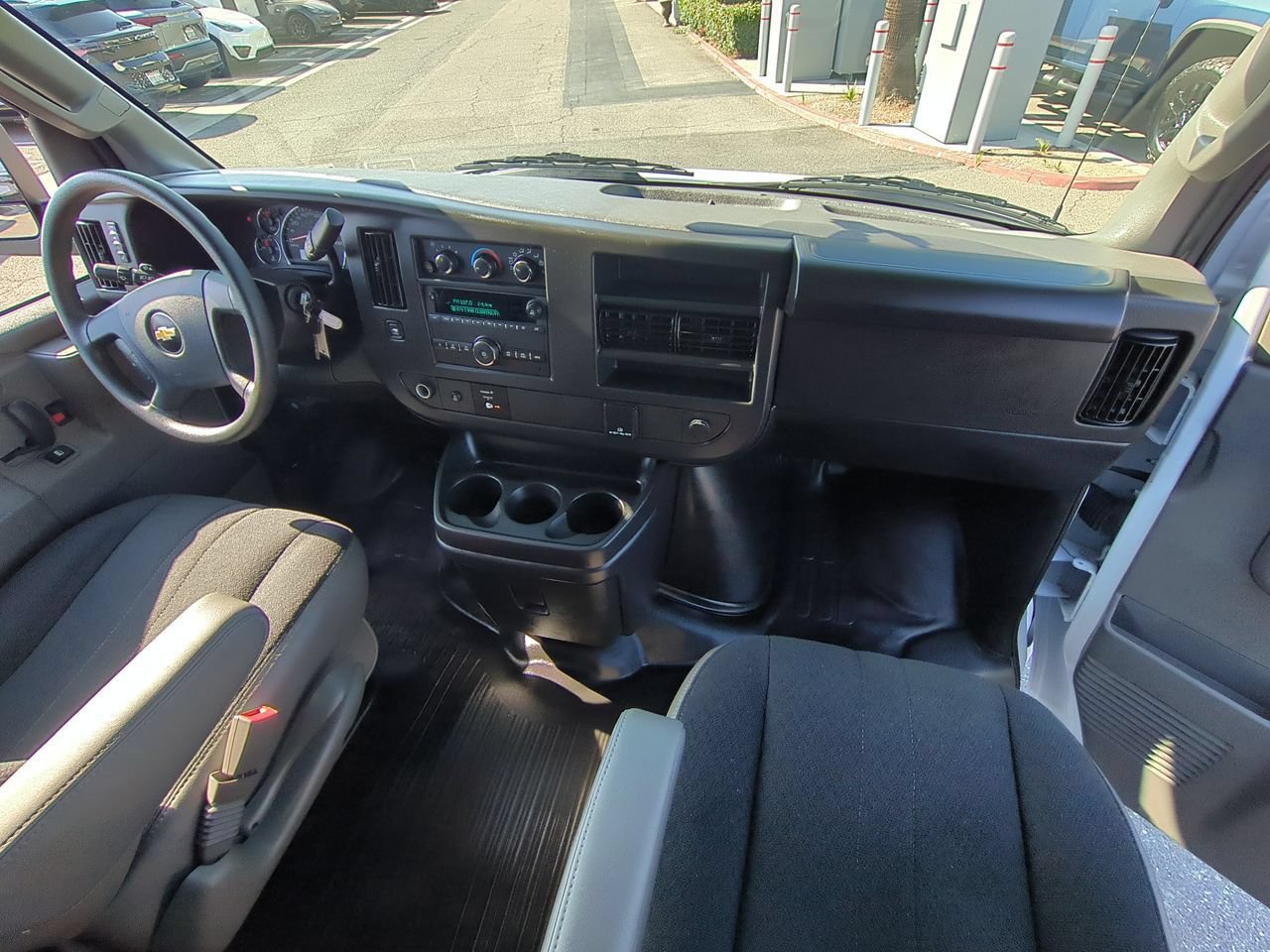 Used 2025 Chevrolet Express 2500 w/ Driver Convenience Package RWD image 18