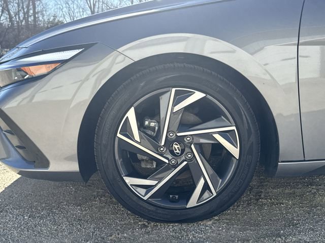 Used 2025 Hyundai Elantra SEL image 32