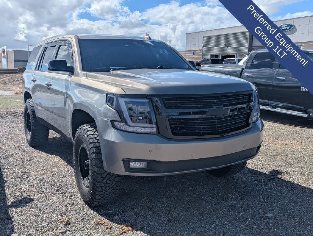 Used 2017 Chevrolet Tahoe LT w/ Luxury Package RWD image 3
