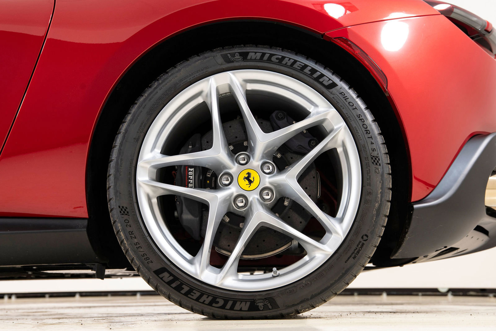 Certified 2025 Ferrari Roma Spider RWD image 18