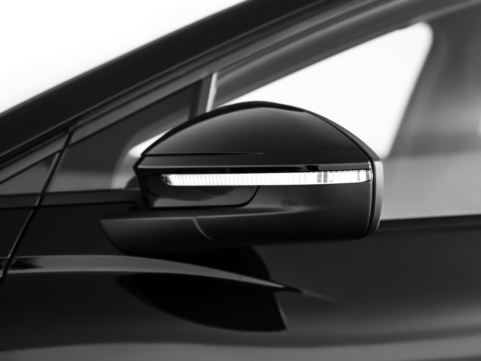 Used 2024 Audi Q4 e-tron Prestige w/ Black Optic Package image 24