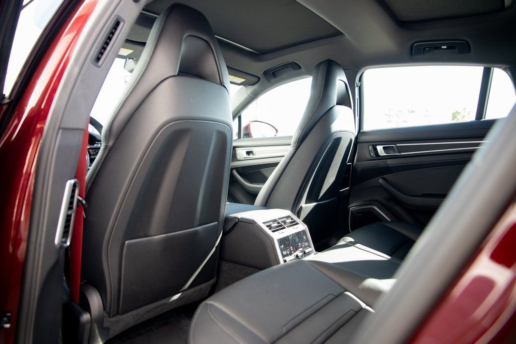 Used 2023 Porsche Panamera 4 Platinum Edition image 19