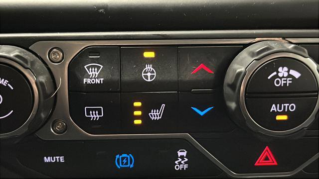 Used 2022 Jeep Wrangler Unlimited Sahara w/ Cold Weather Group AWD/4WD image 29