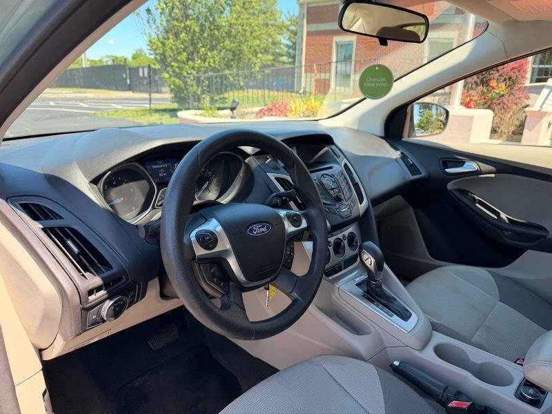 Used 2012 Ford Focus SE FWD image 13