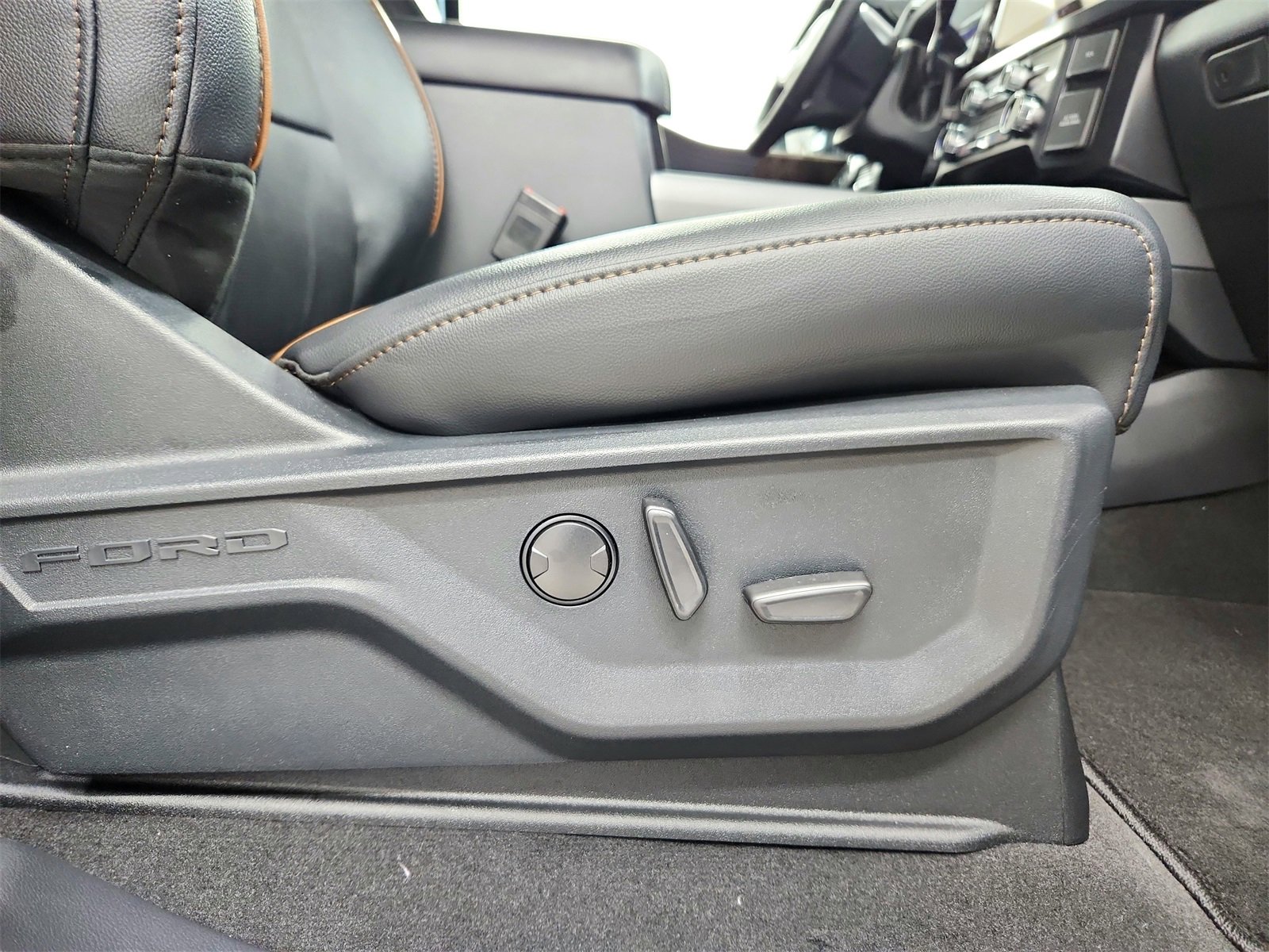 New 2026 Ford F250 Lariat w/ Lariat Ultimate Package image 43