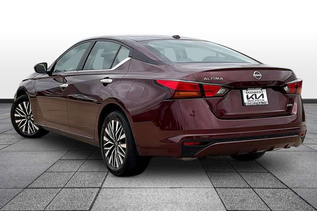 Used 2025 Nissan Altima 2.5 SV image 12