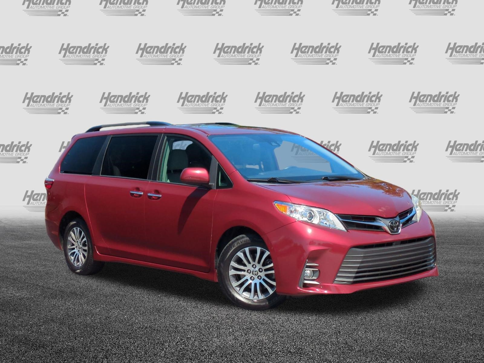 Used 2020 Toyota Sienna XLE FWD image 2