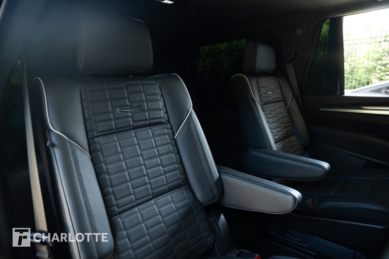 Used 2025 Cadillac Escalade Sport Platinum w/ LPO, Floor Liner Package AWD/4WD image 37