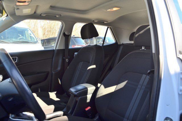 Used 2024 Hyundai Venue SEL FWD image 18