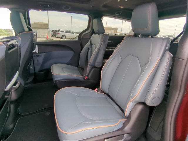 New 2027 Chrysler Pacifica Pinnacle w/ Theater Group AWD/4WD image 17