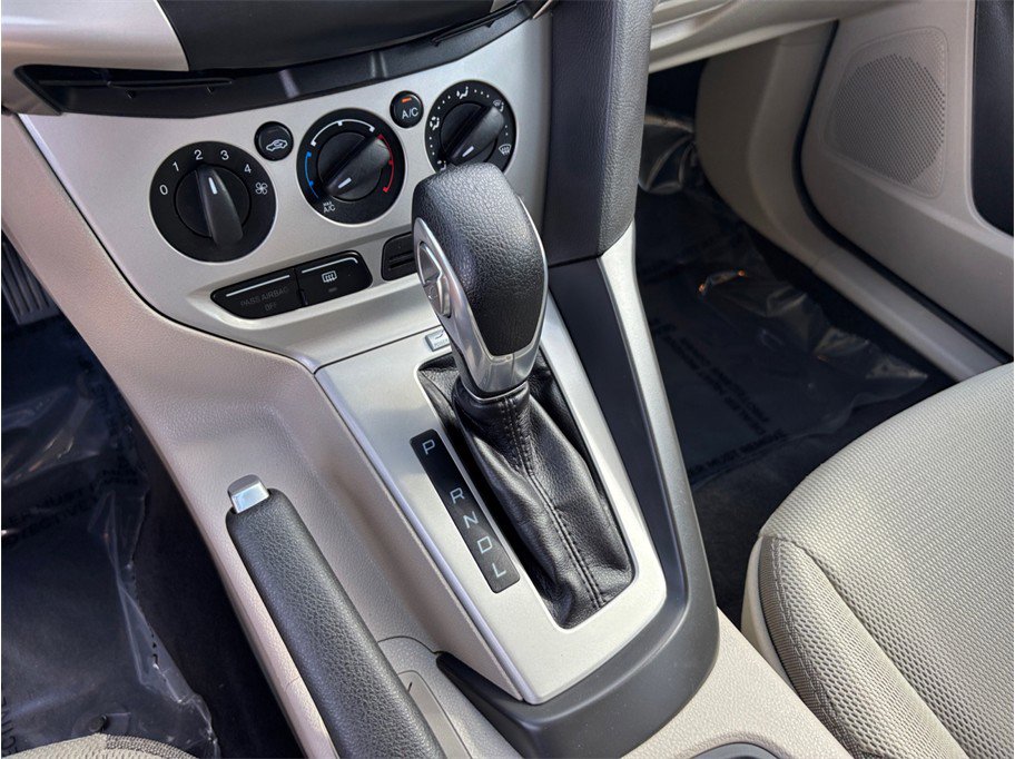 Used 2014 Ford Focus SE w/ SE Winter Package image 26