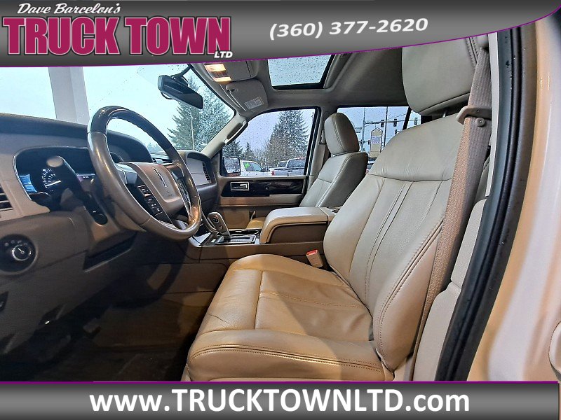 Used 2015 Lincoln Navigator 4WD image 14
