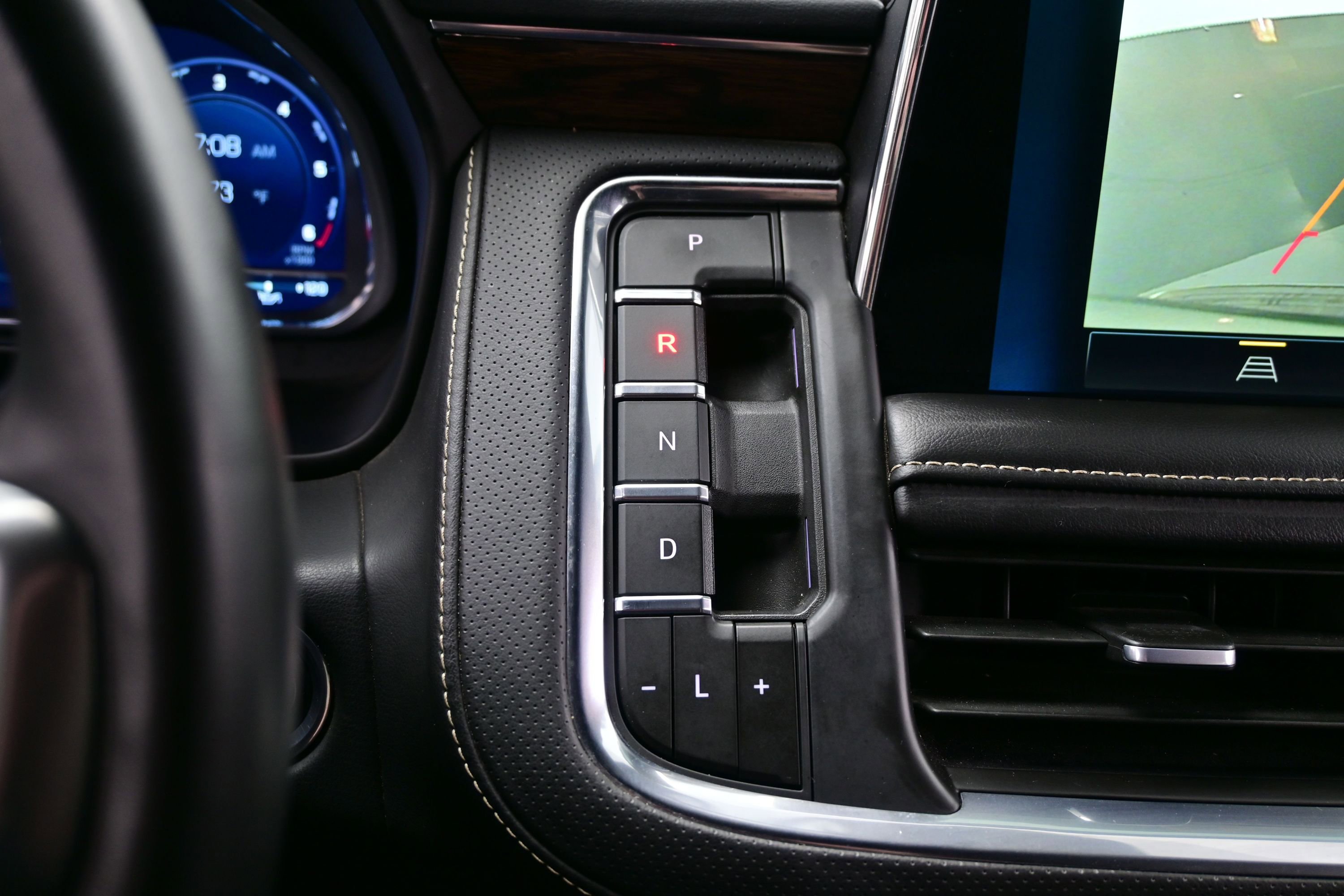 Used 2023 Chevrolet Suburban Premier AWD/4WD image 22