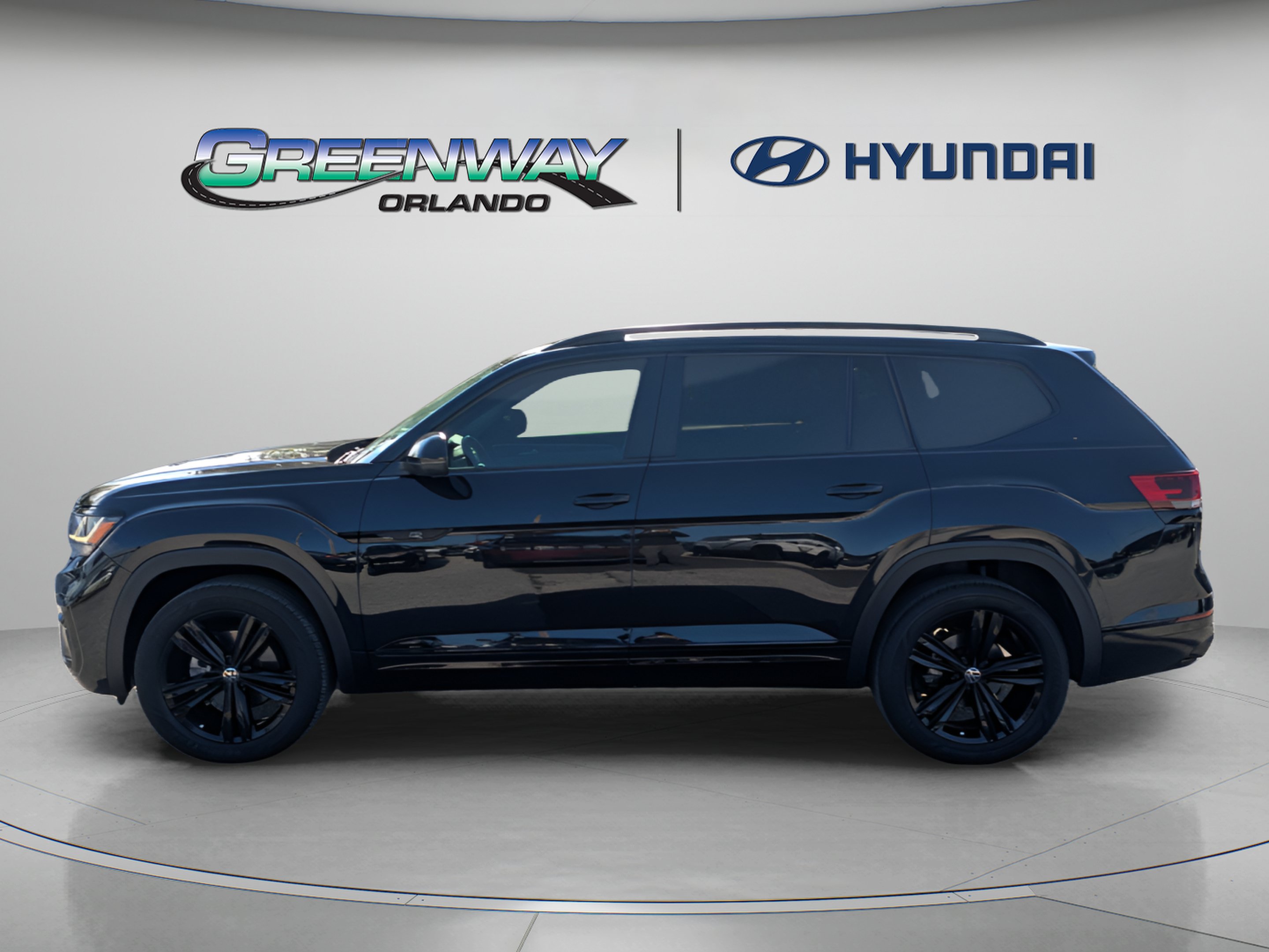 Used 2023 Volkswagen Atlas SEL R-Line AWD/4WD image 5