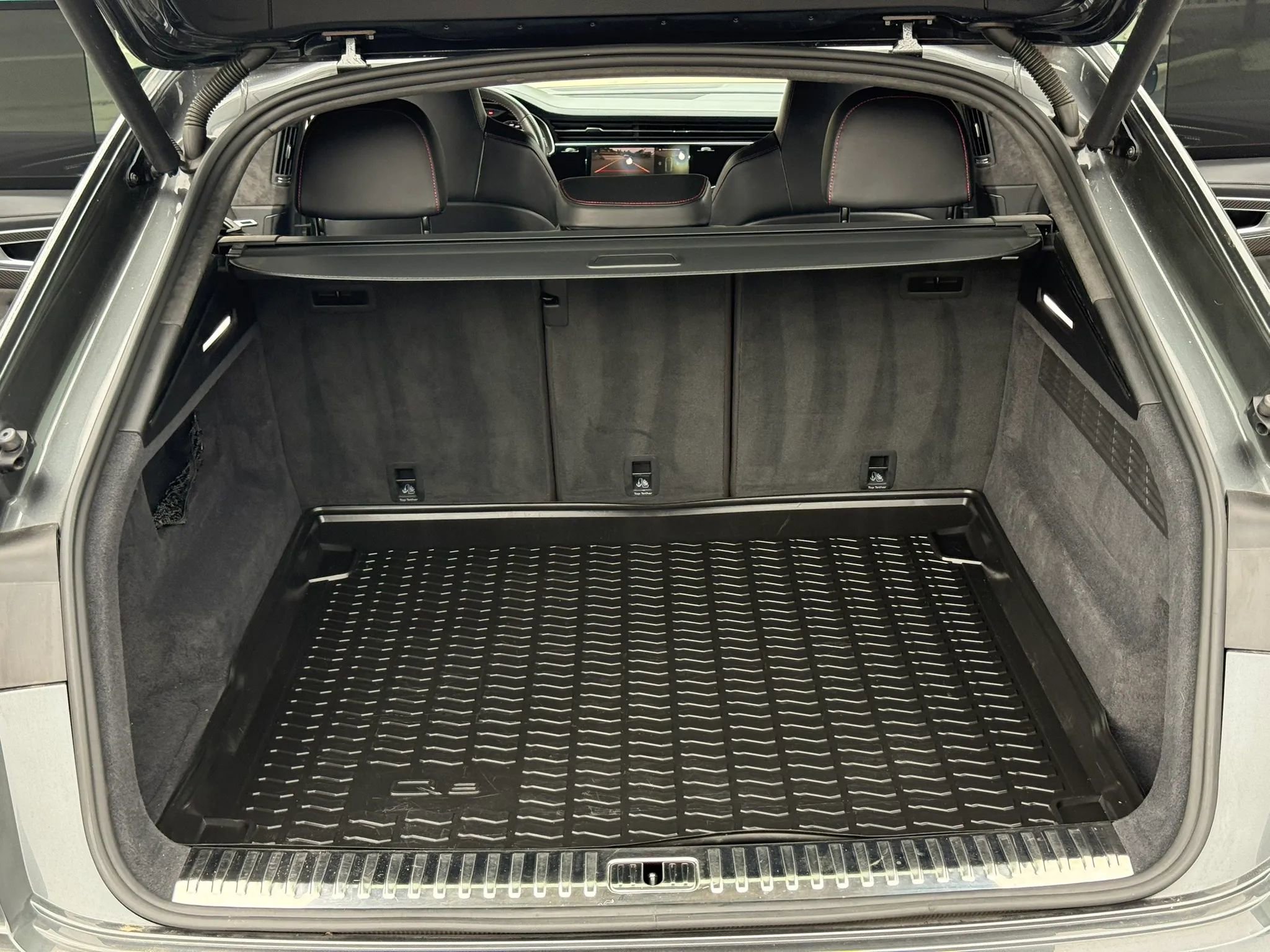 Used 2020 Audi RS Q8 w/ Carbon Optic Package image 25