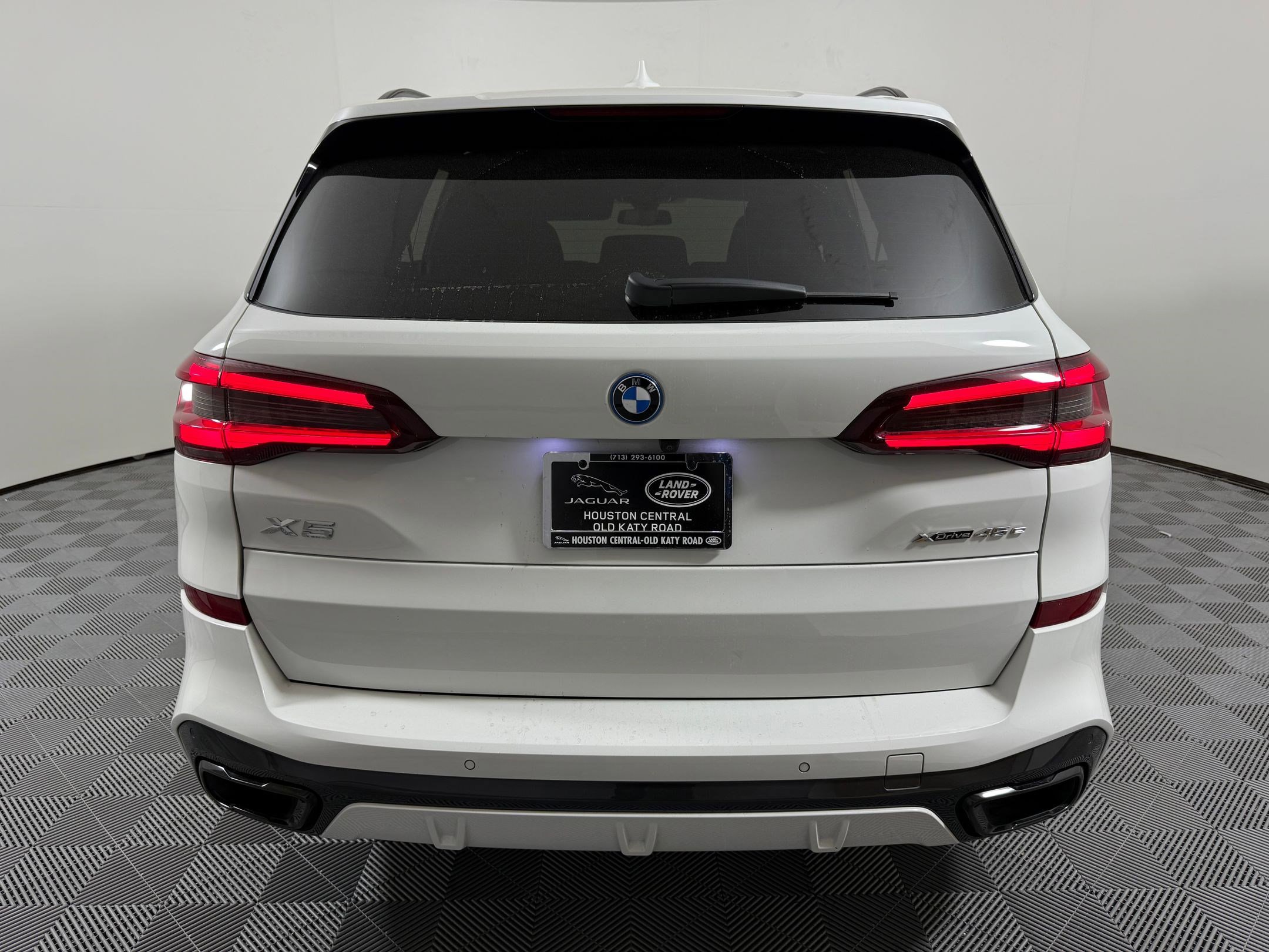 Used 2022 BMW X5 xDrive45e w/ M Sport Package image 10