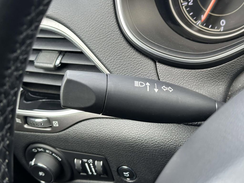 Used 2020 Jeep Cherokee Limited image 21