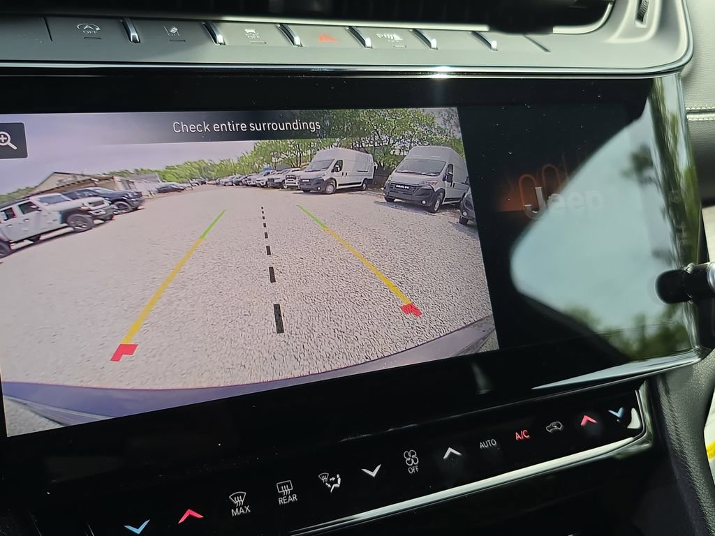 New 2026 Jeep Grand Cherokee Altitude image 24