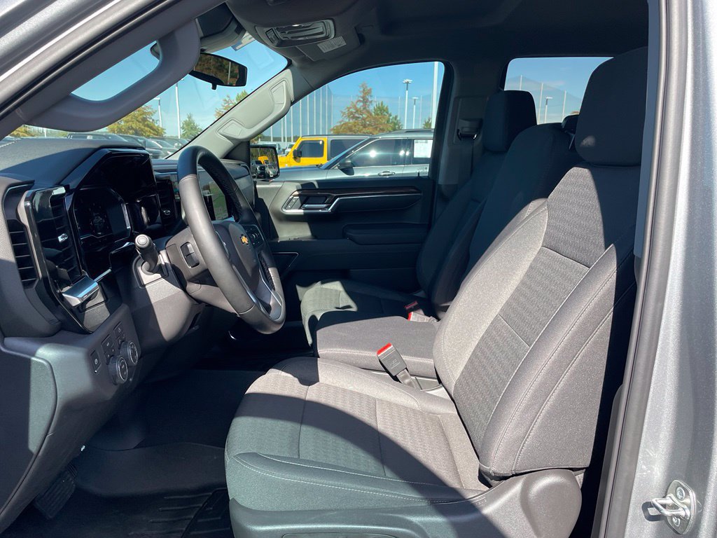 Used 2025 Chevrolet Silverado 1500 LT AWD/4WD image 9