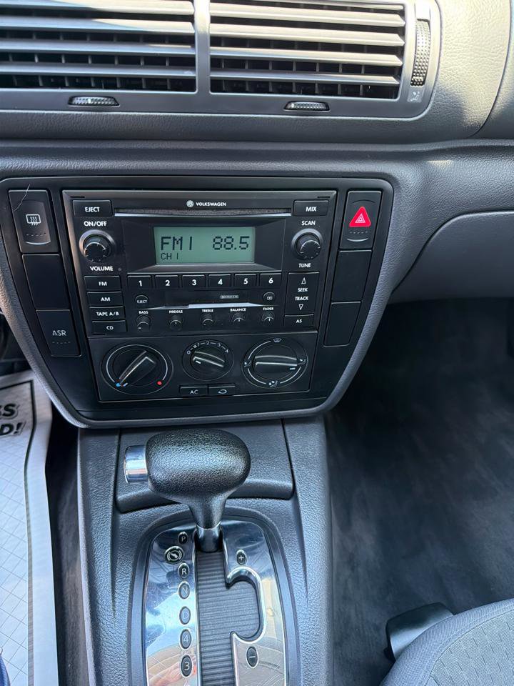 Used 2004 Volkswagen Passat GL FWD image 13