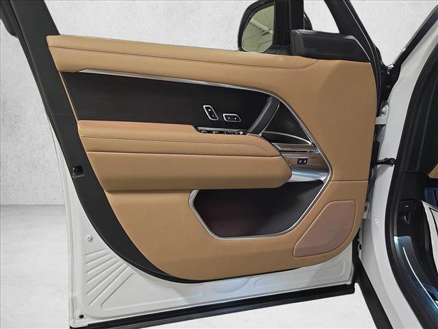 New 2025 Land Rover Range Rover Long Wheelbase SE image 28