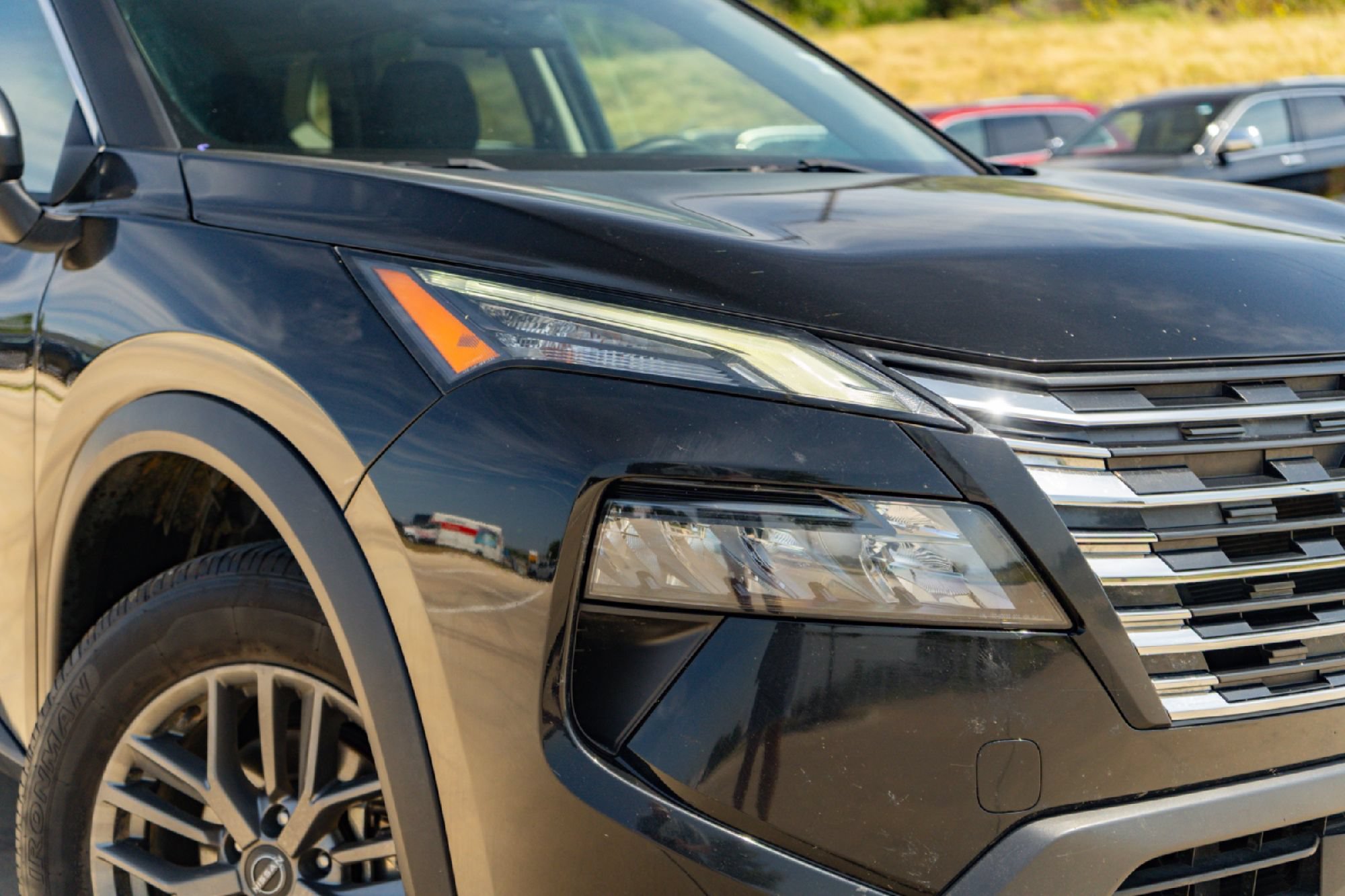 Used 2024 Nissan Rogue S AWD/4WD image 3