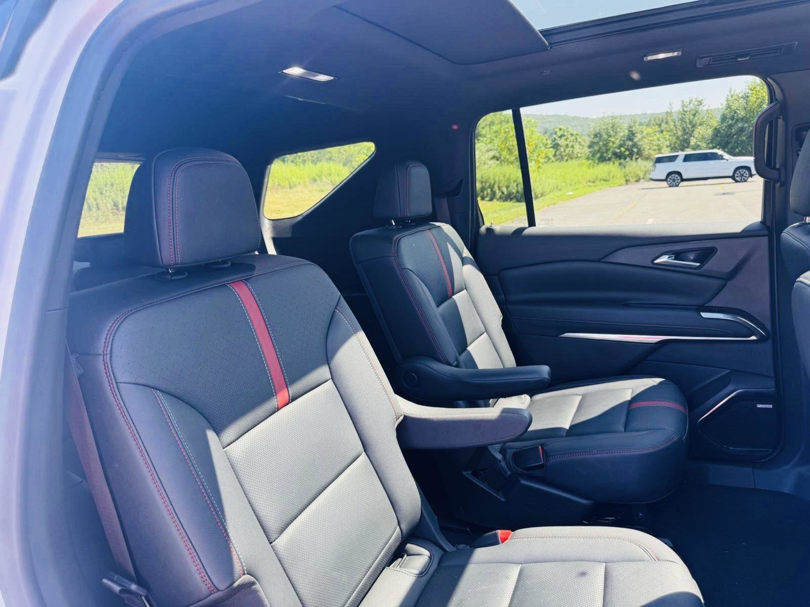 Used 2024 Chevrolet Traverse RS image 34