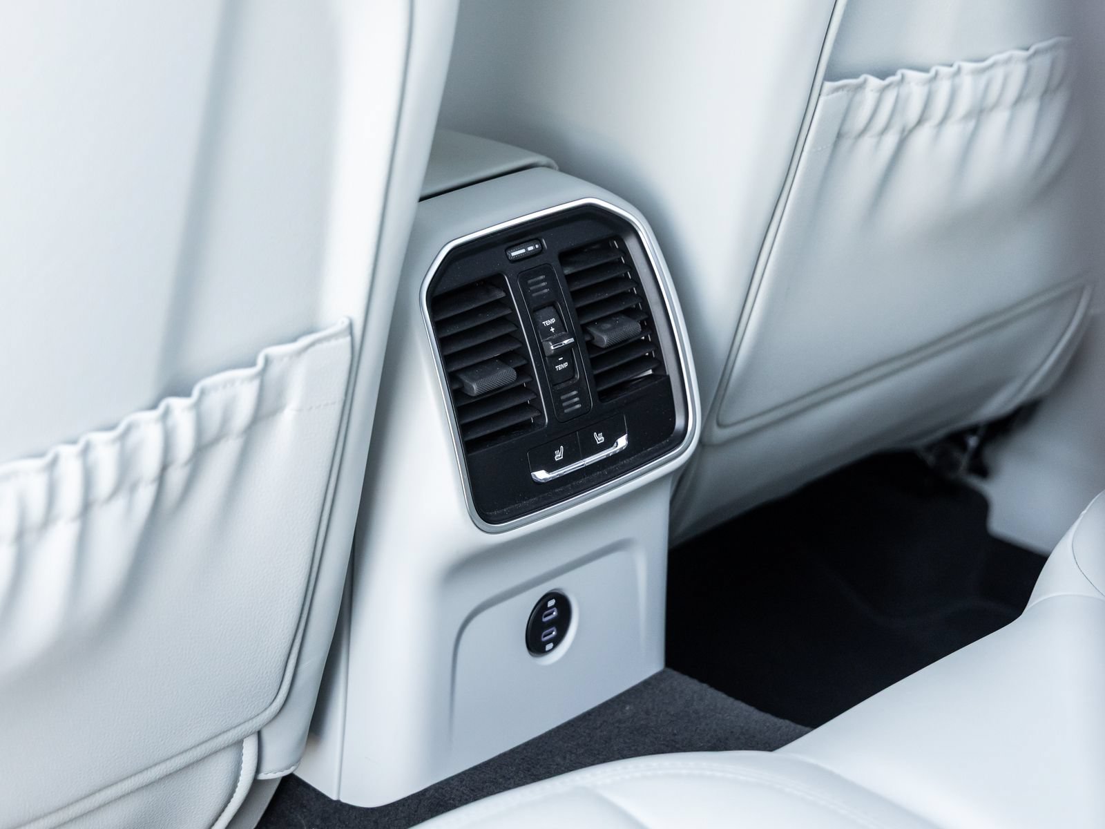 Certified 2024 Porsche Macan S AWD/4WD image 36
