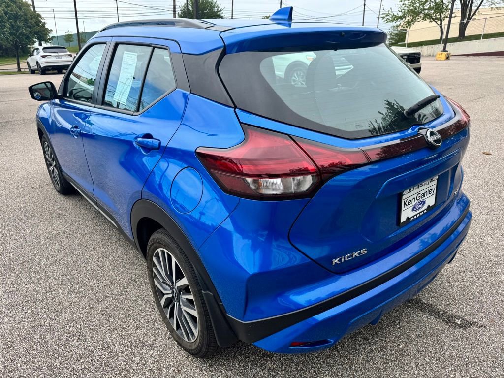 Used 2023 Nissan Kicks SR w/ SR Premium Package FWD image 3