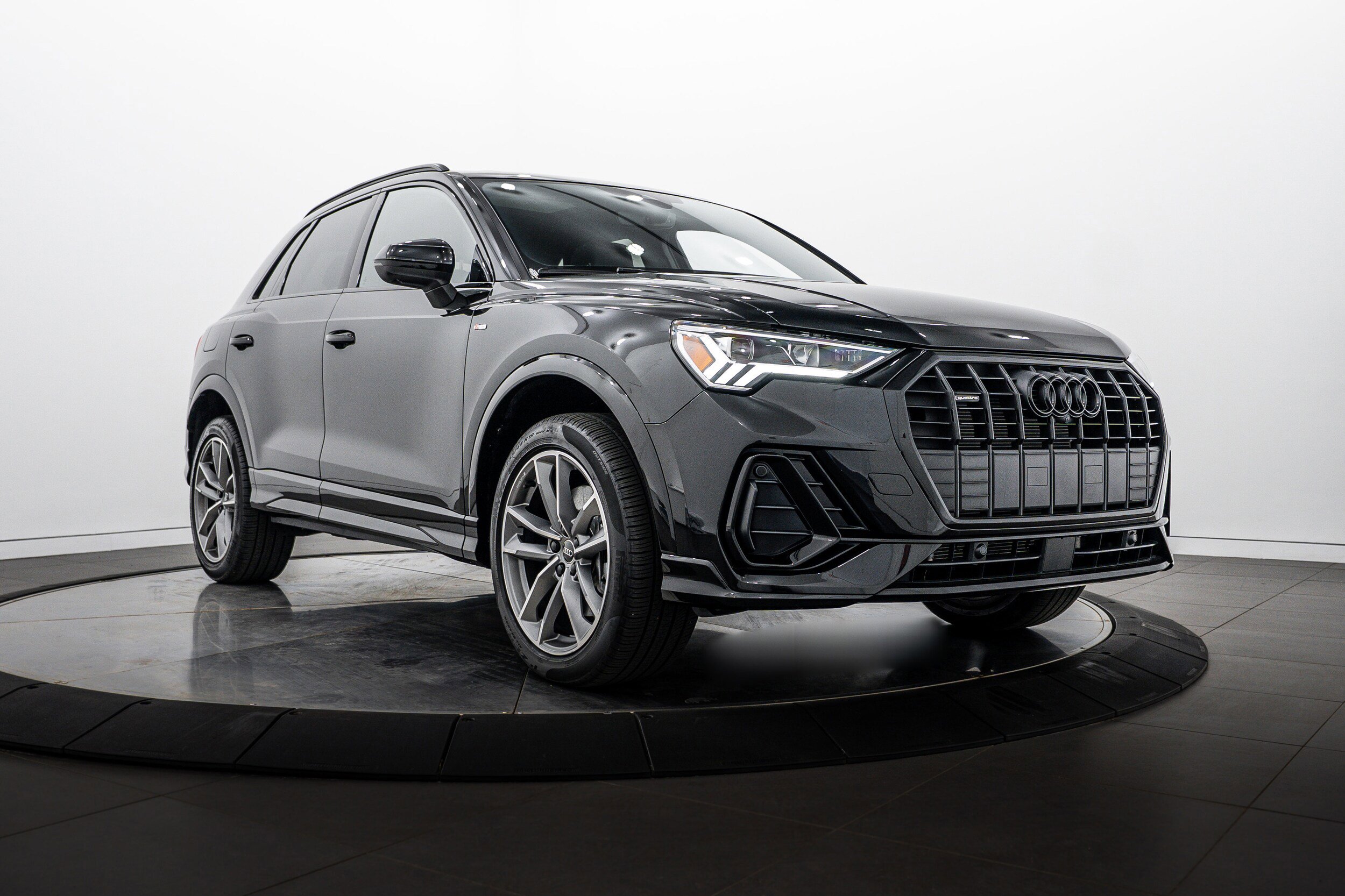 Certified 2023 Audi Q3 2.0T Premium Plus w/ Premium Plus Package AWD/4WD video 1