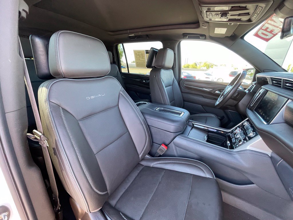 Used 2024 GMC Yukon XL Denali w/ Advanced Technology Package AWD/4WD image 32