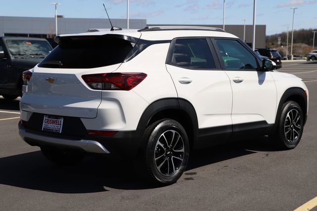 Used 2025 Chevrolet TrailBlazer LT w/ Driver Confidence Package image 5