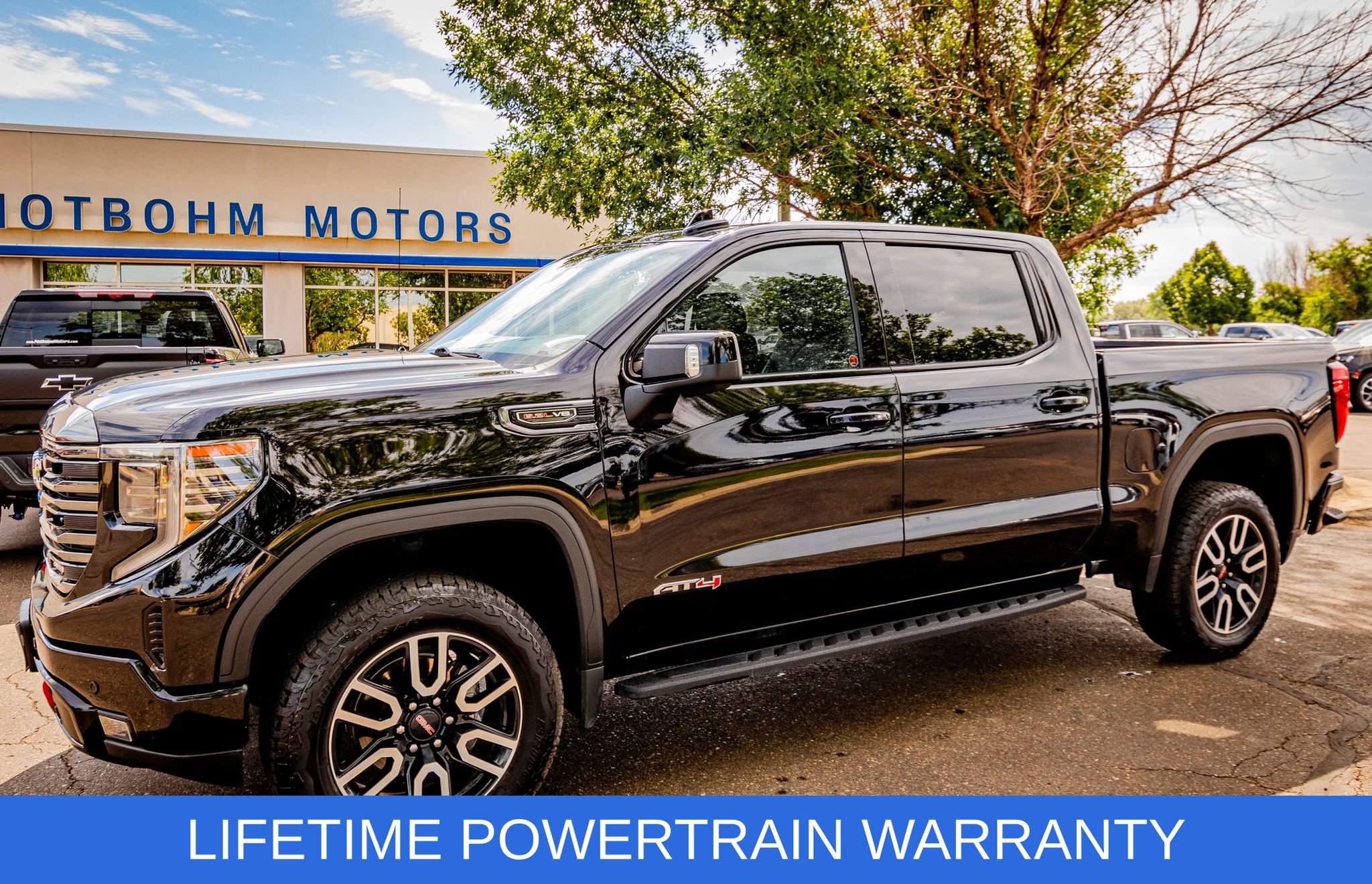 Used 2023 GMC Sierra 1500 AT4 w/ AT4 Preferred Package AWD/4WD image 3