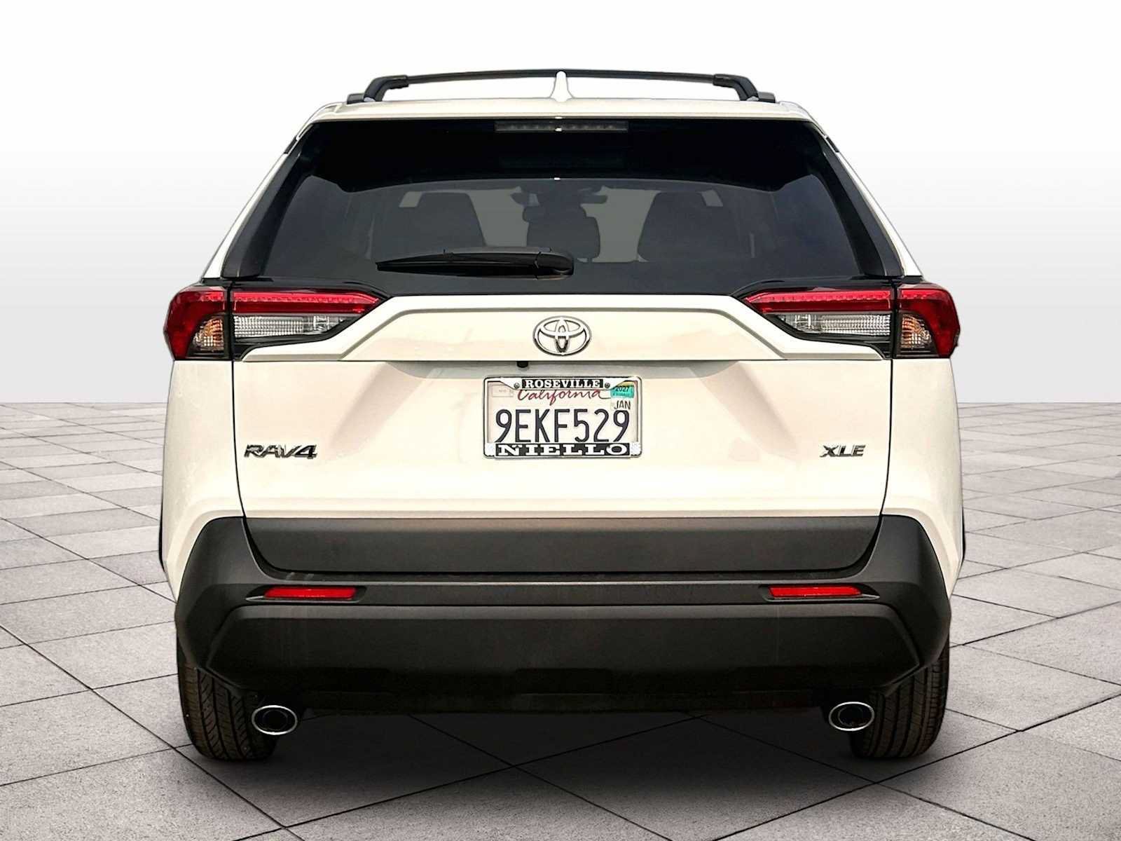 Used 2023 Toyota RAV4 XLE w/ Convenience Package FWD image 7